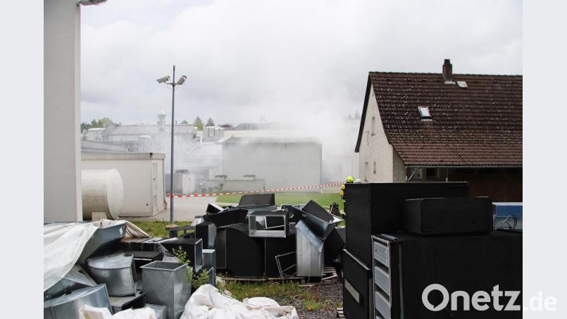 Starke Rauchentwicklung aus einem Container Bild: jma