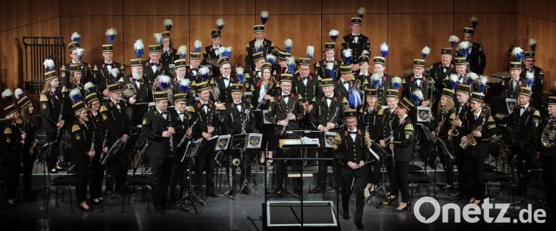 Die Musiker der Knappschaftskapelle trugen bei einem Jahreskonzert bergmännische Schachthüte. Der dazu passende Glückauf-Marsch bildete den Abschluss. Bild: Wolfgang Steinbacher