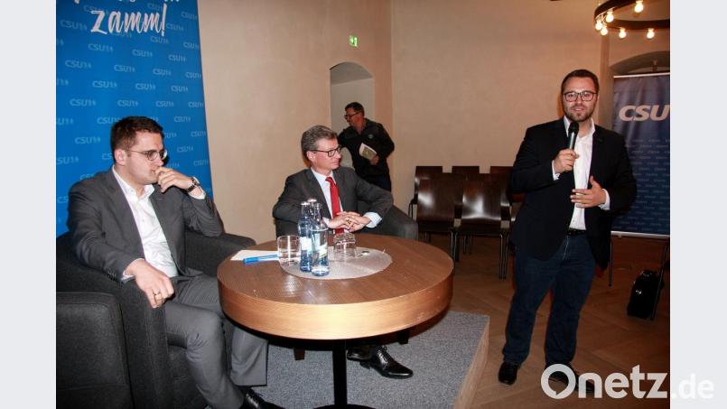 Begrüßt wurden die Gäste von CSU-Ortsvorsitzenden Matthias Grundler (rechts). Bild: wro