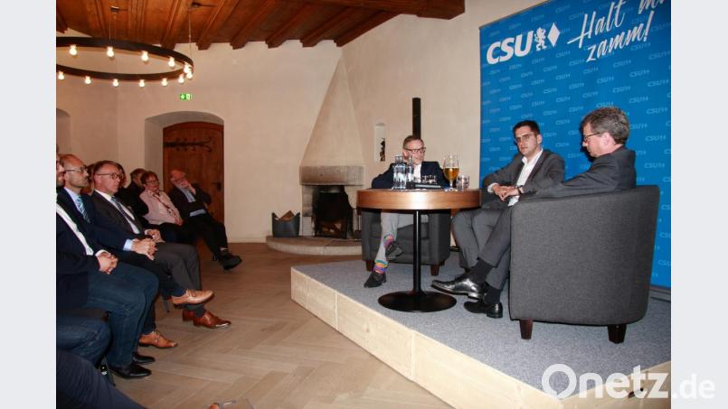 Der Kapitelsaal auf Burg Falkenberg bildete den idealen Rahmen für eine Aussprache, wenige Tage vor der Europawahl. Bild: wro