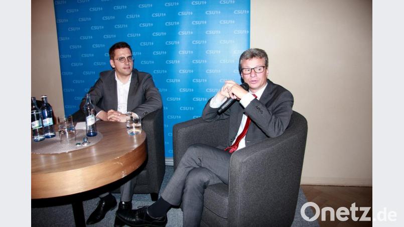 Ratlos zeigt sich Staatsminister Bernd Sibler (rechts) auf die Frage, wie es nach dem Brexit weitergehen wird. Links im Bild Christian Doleschal. Bild: wro