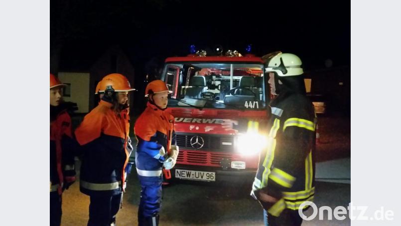 Bei einem nächtlichen Einsatz braucht es ebenfalls markante Kleidung, um gesehen zu werden. Bild: dob