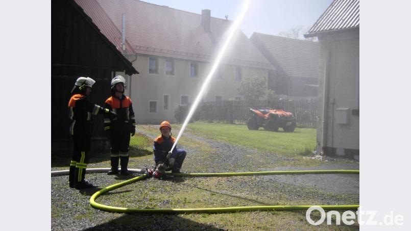 Wasser marsch, hieß es im Anwesen Kiesl in Unterlind. Bild: dob