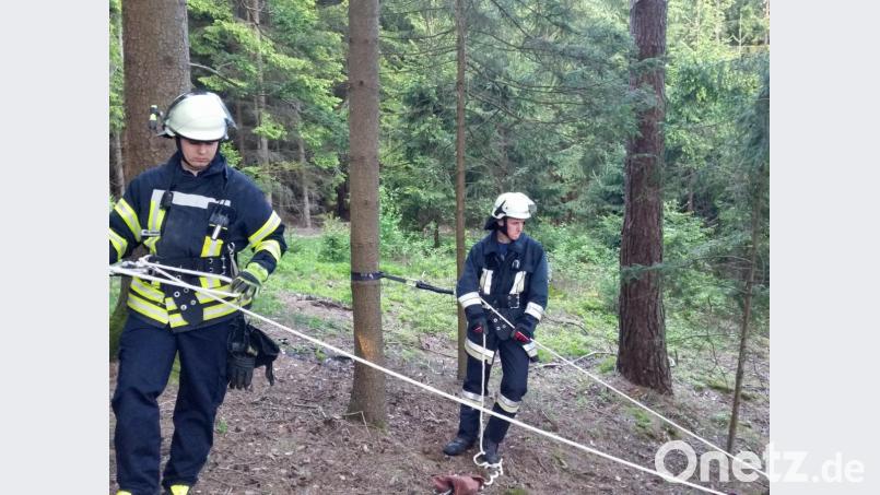 In steilem Gelände muss Hauptaugenmerk auch die Eigensicherung sein. Bild: dob