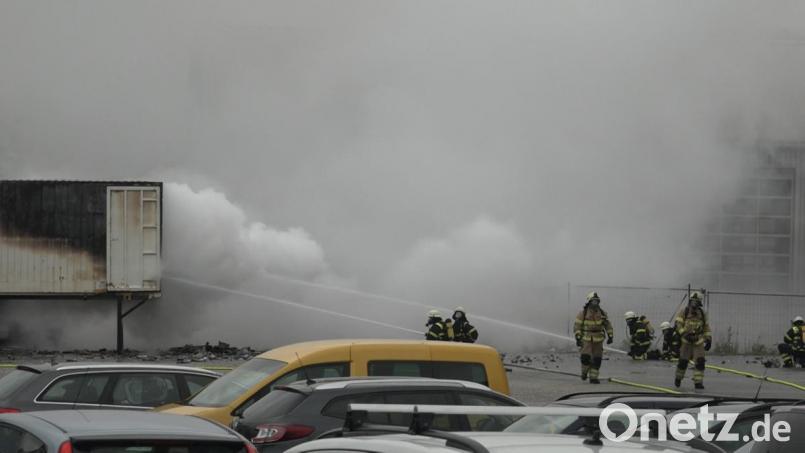 In Obertraubling brannte ein Gefahrgut-Container. Bild: Alexander Auer