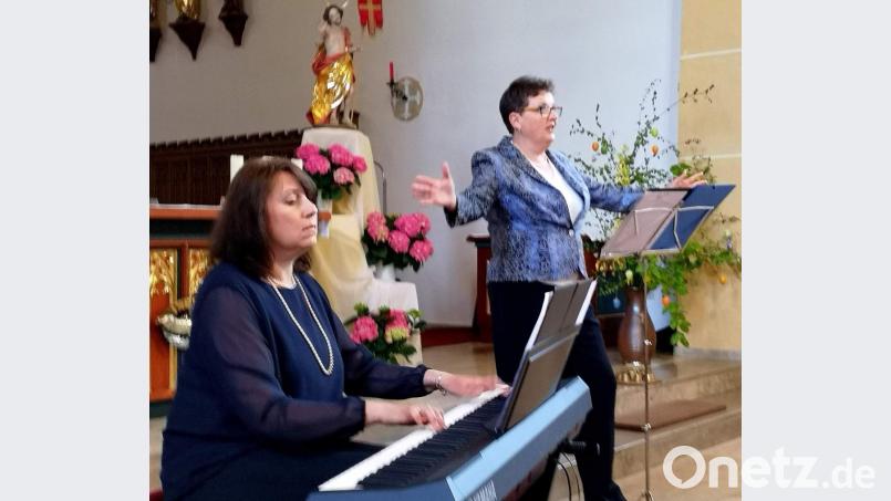 Unter dem Motto „Musik verbindet Menschen“ gaben Iryna Hermann (links) und Gerlinde Dichtl ein Konzert in der Stadtpfarrkirche. Bild: u