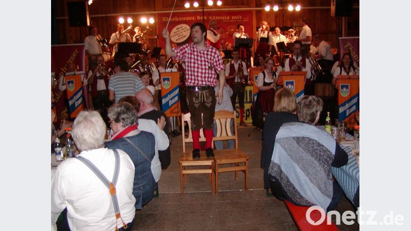 Die &quot;Neuhauser Boum&quot; und die &quot;Thanhauser Blasmusik&quot; begeistern das Publikum beim Böhmischen Abend. Bild: tok