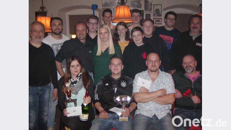 22 Teilnehmer waren bei den zehnten Wurzer Dartmeistermeisterschaften im Gasthaus Mois dabei. Bild: tok