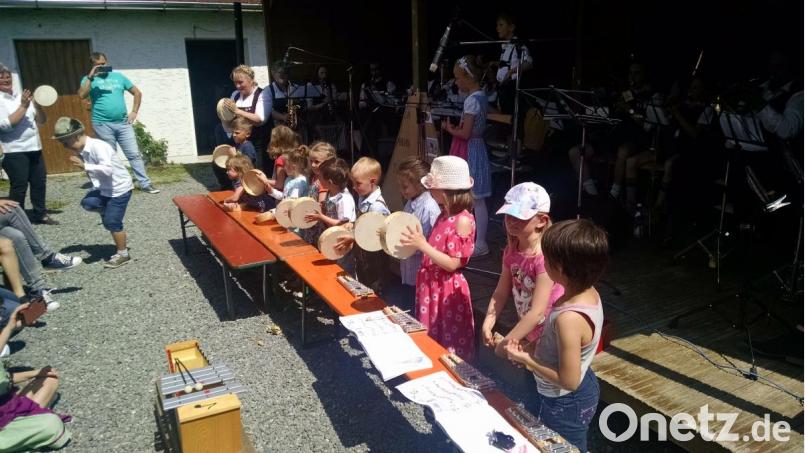 Die Kinder haben ihre Freude an den Bastelaktionen. Bild: kwl