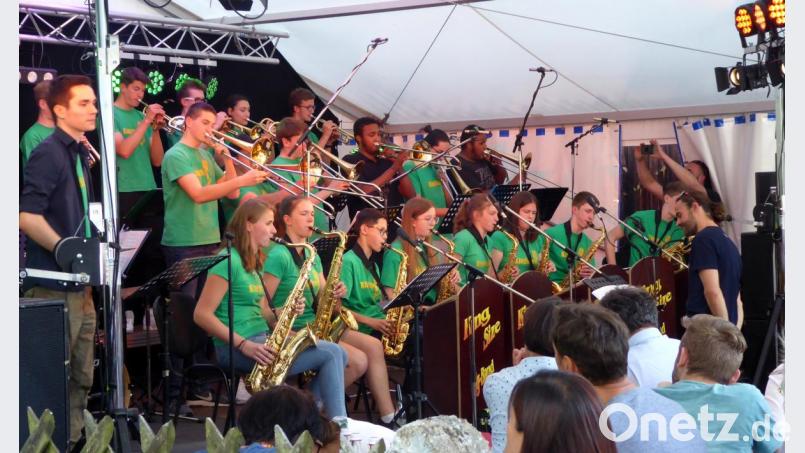 Die „King-Size Juniors“ mit Bandleader Peter König Bild: fsb