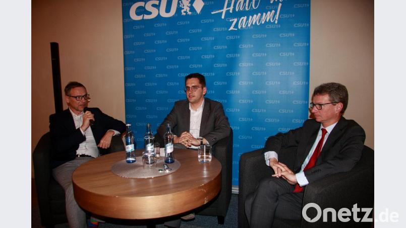 Im Mittelpunkt der Dreierrunde zusammen mit Bernd Sommer, Christian Doleschal und Bernd Sibler (von links), stand das Thema „Europa“. Bild: wro