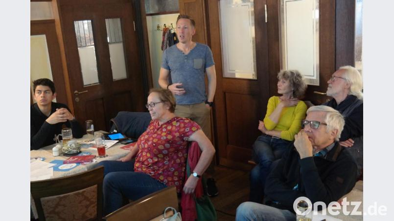 Im Rahmen der Klimaschutzwoche des Landkreises hatte die Sulzbach-Rosenberger Umweltschutzinitiative den 38jährigen selbständigen Physiotherapeuten als Referenten in den Gasthof Sperber eingeladen. Bild: shu