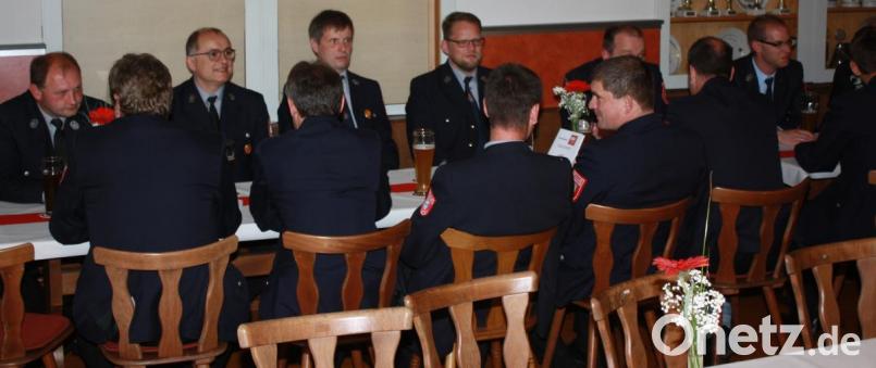 Ehrenabend der Feuerwehr Wildenau. Es zeigt Mitglieder von Nachbarfeuerwehren. Bild: lk