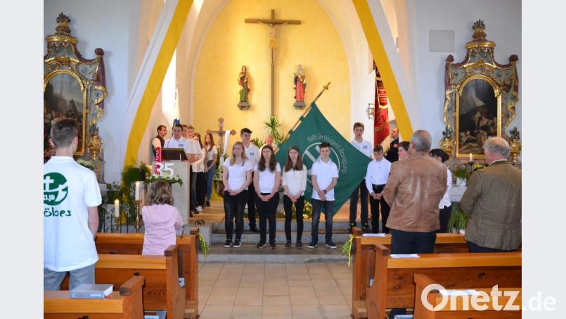 Die KLJB-Mitglieder trugen die Fürbitten beim Festgottesdienst anlässlich ihres 35. Gründungsjubiläums vor. Bild: gi