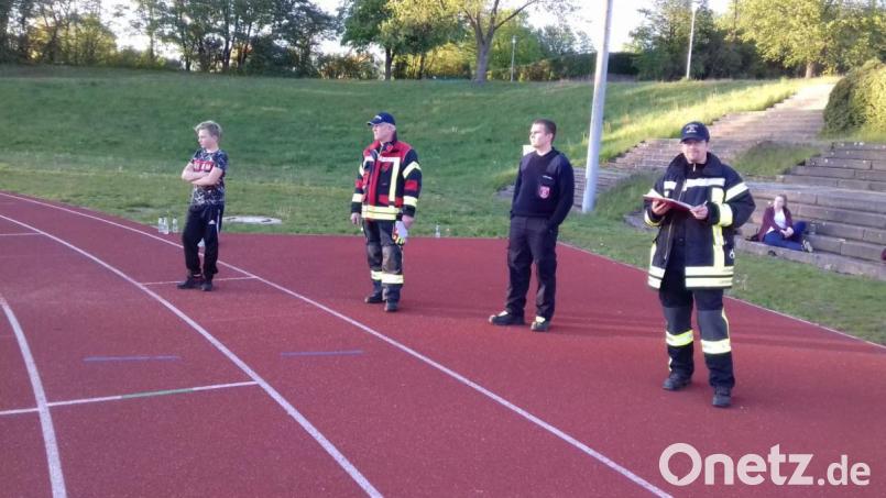 Die sportlichen Aktivitäten hatten die Ausbilder und Lehrgangsbeobachter mit Kommandant Markus Kindl (rechts) stets im Blick. Bild: dob