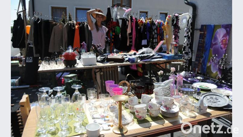 Was Speicher, Keller, Garagen oder sonstige häusliche Stauräume so hergeben – in Ursensollen kam all das und noch viel mehr auf den Tisch. Und sehr viel davon fand reißenden Absatz. Bild: gf