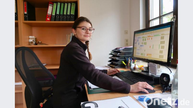 Die Lebensmittelingenieurin der Friedenfelser Betriebe und stellvertretende Braumeisterin der Schlossbrauerei, Marina Schicker, ist zurück an ihren Arbeitsplatz. Die Arbeit mit den edlen Gerstensäften macht ihr als „Bronzemedaillengewinnerin“ nach der Wahl zur Bayerischen Bierkönigin 2019 doppelt Spaß. Bild: bsc