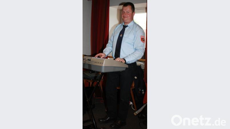 Ehrenabend der Feuerwehr Wildenau. Es zeigt den Musikanten Wolfgang Mark beim Spiel. Bild: lk
