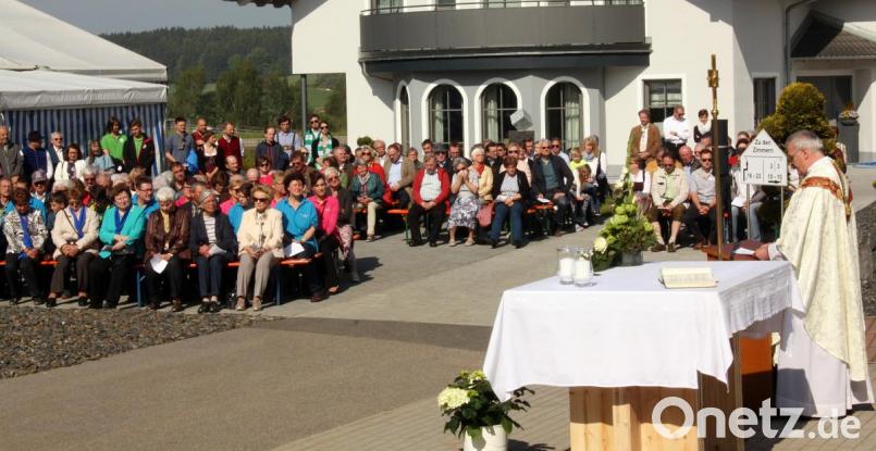 Strahlender Sonnenschein rundete den Gottesdienst ab. Bild: zer