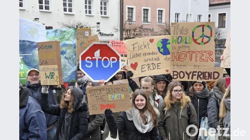 Bei der ersten Schüler-Demo im März herrschte Andrang am Marktplatz. Archivbild: Petra Hartl