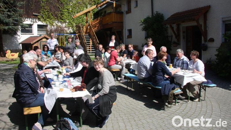 Bei strahlendem Sonnenschein schmeckt ein Frühstück auf dem Bauernhof nochmal so gut. Bild: wro