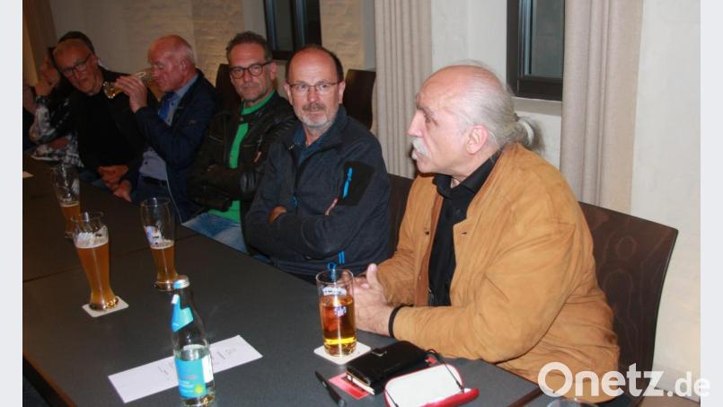 Jeff Beer (rechts) ist nicht nur Präsident des Burg-Dauergastes Rotary-Club. Von ihm stammt auch ein Kunstwerk in der Burg. Bild: wro