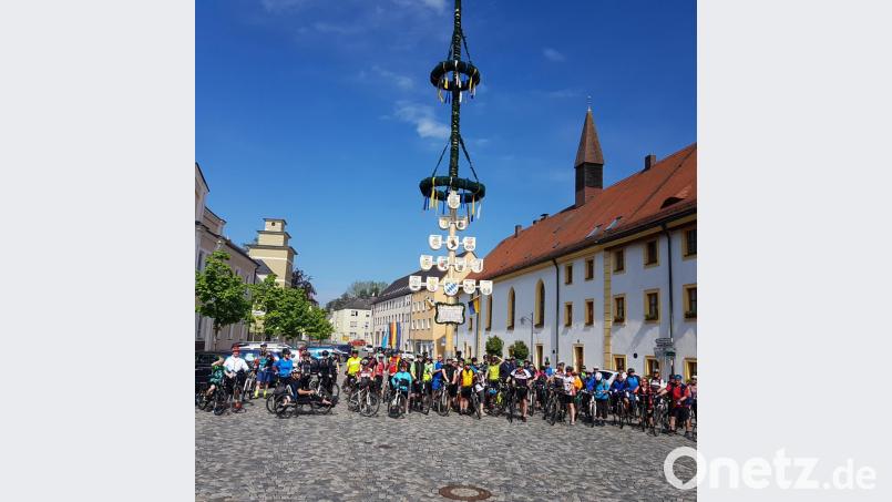 Teilnehmer der Radtour nach Chodov. Hier auf dem Bild zu sehen die Gruppe beim Treffen in Waldsassen. Bild: exb