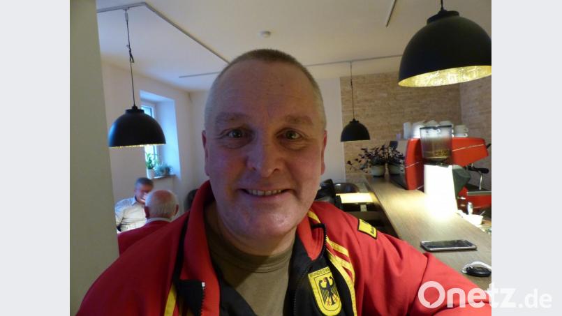 Beherzt befreite Winfried Schupp zusammen mit einem Schlauchbootfahrer einen 56-Jährigen aus seinem Auto, das in der Naab voll zu laufen drohte. Bild: Völkl
