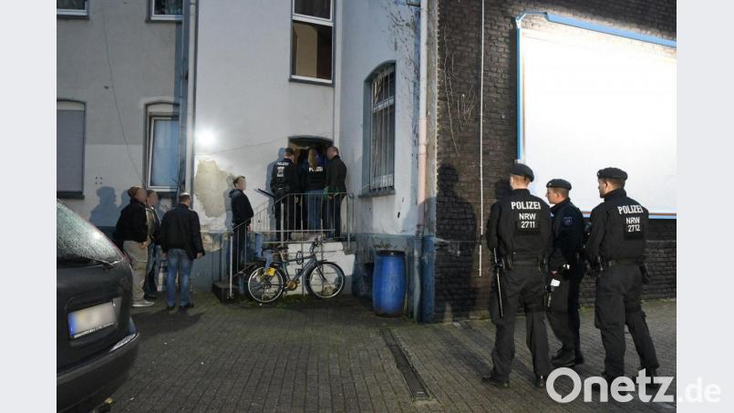 Der Einsatz mit hunderten Polizeibeamten begann gegen 5 Uhr morgens. Foto: Stephan Witte/KDF-TV &amp; Picture 2019 Bild: Stephan Witte