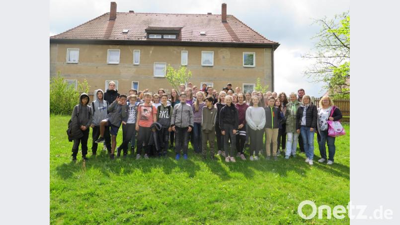 Recht gut verstanden sich die deutschen und die tschechischen Schülerinnen und Schüler beim Projekttag in Kemnath, für den sich Konrektorin Sandra Hering (rechts) verschiedene Aktivitäten überlegt hat. Bild: jzk