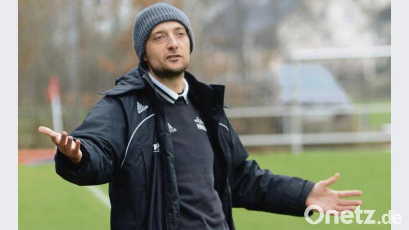 Der Pfreimder Trainer Tobias Bernklau hofft im Relegationsspiel beim FC Kosova Regensburg, dass seine Mannschaft mit viel Selbstvertrauen die Partie angeht und einen oder mehr Auswärtstreffer erzielt. Bild: exb