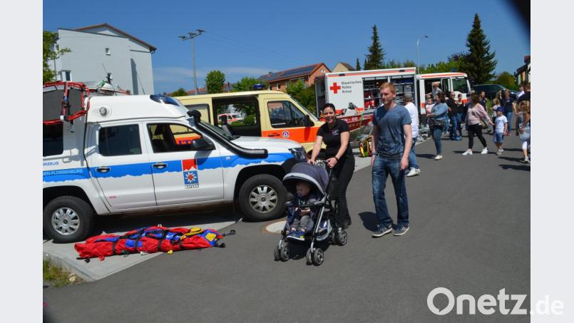 Perfektes Wetter für einen Besuch beim Tag der offenen Tür auf der Rettungswache. Bild: fz