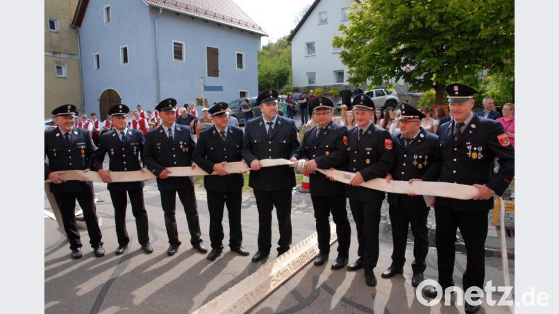 Symbolisch wurde die Patenschaft besiegelt. Bild: pop