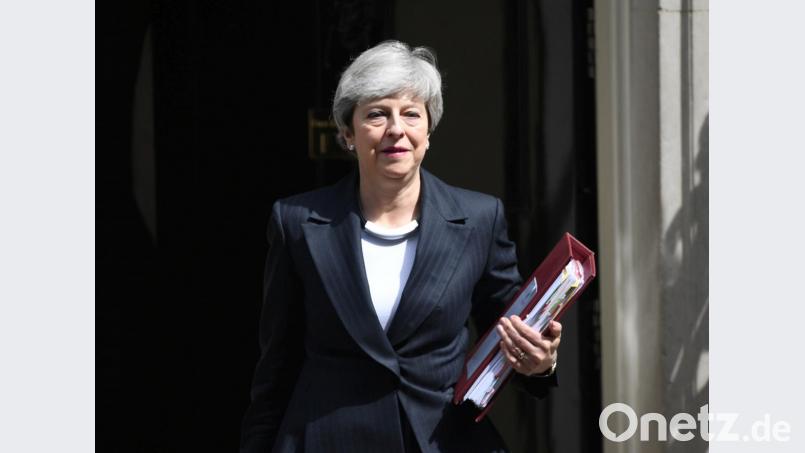 Premierministerin Theresa May verlässt 10 Downing Street. Bild: Stefan Rousseau/PA Wire/dpa