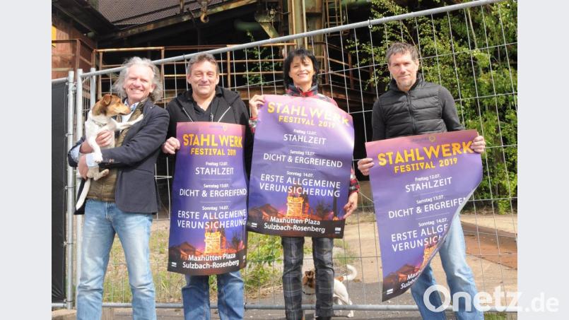 Die Plakate künden schon vom großen Festival: Von rechts Bernhard Dobler, Petra Schober, Arthur Theisinger und Hubert Schober. Bild: ge