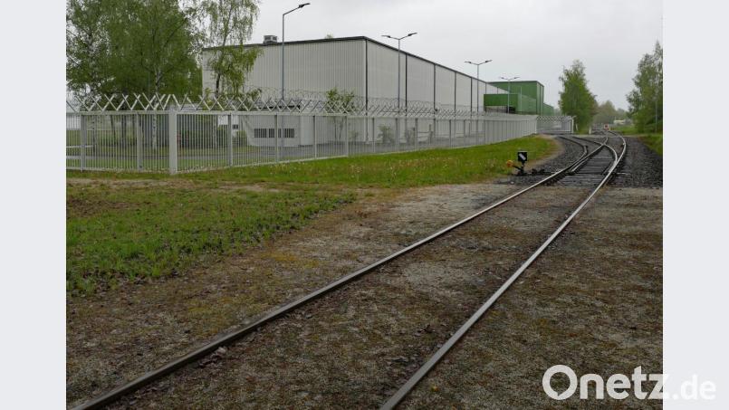 Zum Zwischenlager für radioaktive Abfälle in Mitterteich führt auch ein Zuggleis. Bild: tr