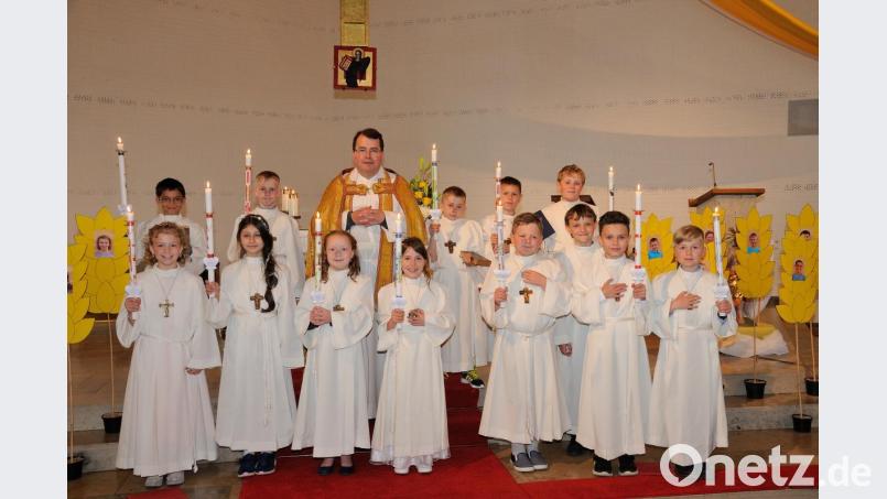 Erstkommunion in Ammerthal: 13 Kinder feiern mit. Bild: exb