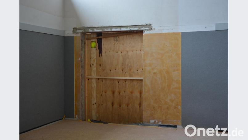 Der neue Notausgang der Schulturnhalle wurde schon errichtet. Bild: jr