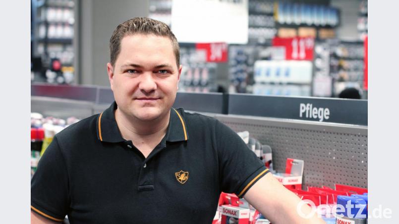 Auch privat legt Maximilian Näger großen Wert auf die richtige Lackpflege: Er reinigt, poliert und versiegelt seine eigenen Fahrzeuge immer von Hand. Bild: ATU