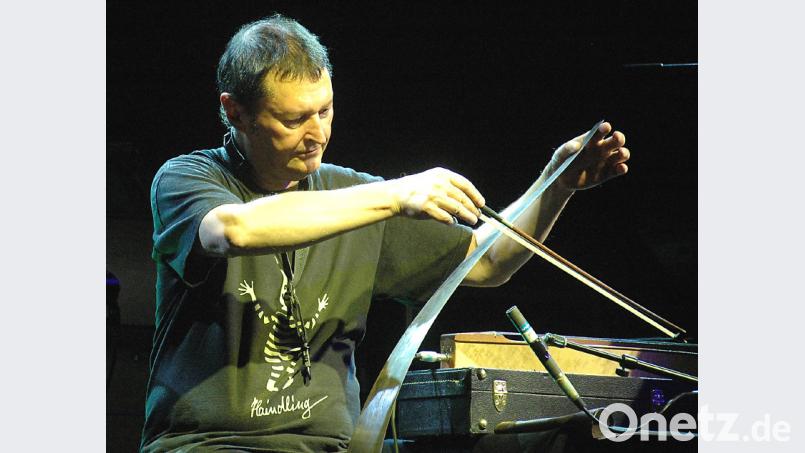 Der musikalische Tausendsassa Hans-Jürgen Buchner, alias Haindling, ist Stargast des &quot;Löwenfestes&quot; am Samstagabend in der Mehrzweckhalle. Archivbild: Kunz