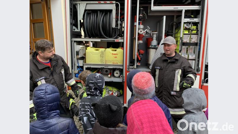 Grundschüler bei der Feuerwehr. Bild: exb