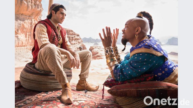 Mena Massoud (links) spielt Aladdin und Will Smith den Genie in der neuen Realverfilmung von Disney. Bild: Daniel Smith/Disney Enterprises/dpa