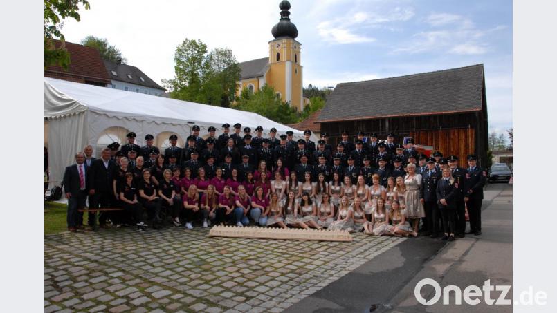 Beide Feuerwehren auf einem Bild vereint. Bild: pop