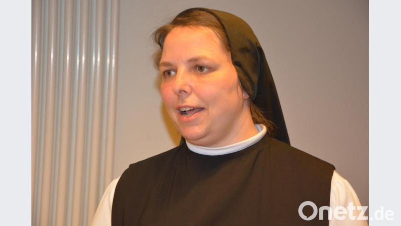 Schwester Sophia Schlembach bat den Obst- und Gartenbauverein um Mithilfe beim Klostermarkt, der heuer am 6. bis 8. September wieder stattfinden wird. Der Verein sicherte eine Mitwirkung zu. Bild: jr