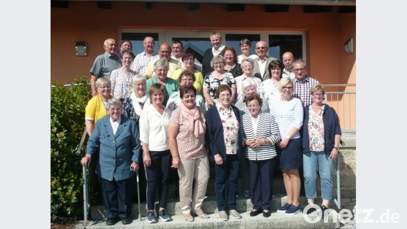 Zum 40-jährigen Bestehen des Gartenbau- und Ortsverschönerungsvereins Kulz sind zahlreiche Mitglieder geehrt worden. Bild: amö