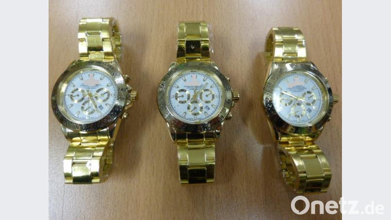 Sie sehen teuer aus, sind aber nur Spielzeug. Dennoch erstattet der Zoll Anzeige wegen Vrerstöße gegen das Markenschutzgesetz. Bild: Bundeszollverwaltung