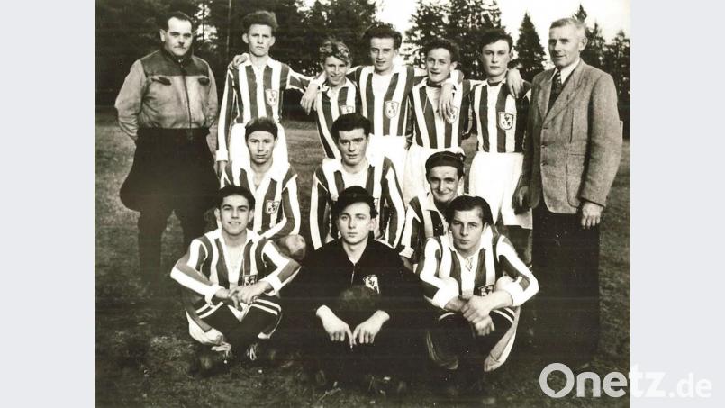 Wer kennt sie noch, die Namen der Spieler und Betreuer der Mannschaft des SV Kohlberg-Röthenbach von 1953? Bild: jml