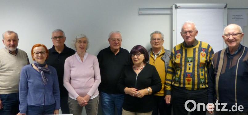 Vorstand und Tutoren des Seniorennetzes (von links): Manfred Hoffmann, Monika Schober, Werner Högner, Maria Kustner, Willi Specht, Edith Ullermann, Karl Heinz Offenbeck, Helmut Trautmann und Wolfgang Härtl. Bild: Seniorennetz Amberg-Sulzbach