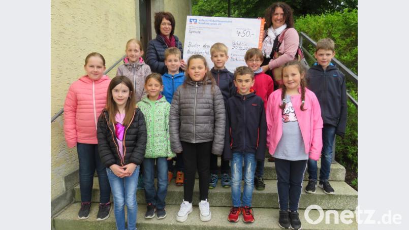 Der Bunte Kreis Nordoberpfalz bekommt 450 Euro von den Parksteiner Kommunionkindern. Bild: adj