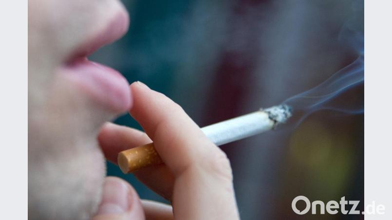 Noch nicht alt genug zum Rauchen: Ein 16-Jähriger bekam es deshalb in Hahnbach mit der Polizei zu tun. Symbolbild: Andrea Warnecke/dpa